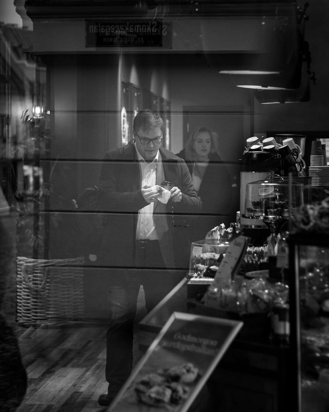 store detective watching shoplifters