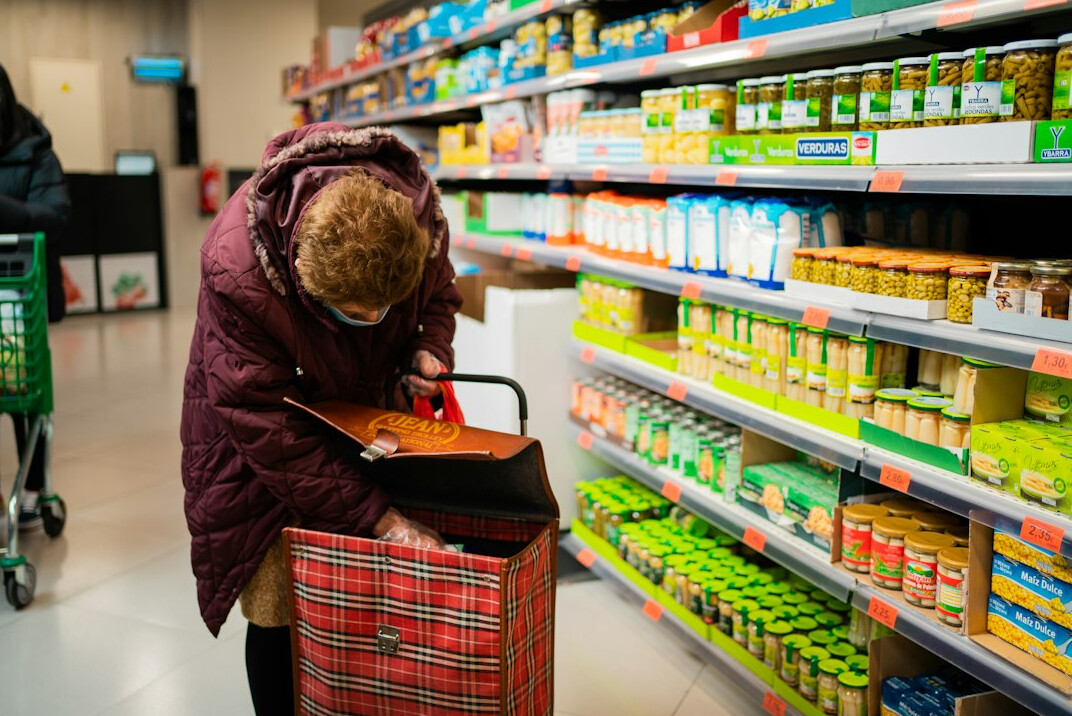 store detective in supermarket